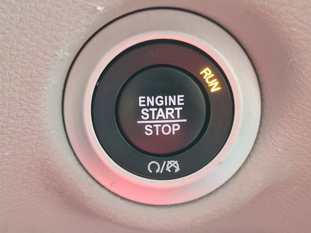 Used 2022 Chrysler Pacifica Touring-L image 23