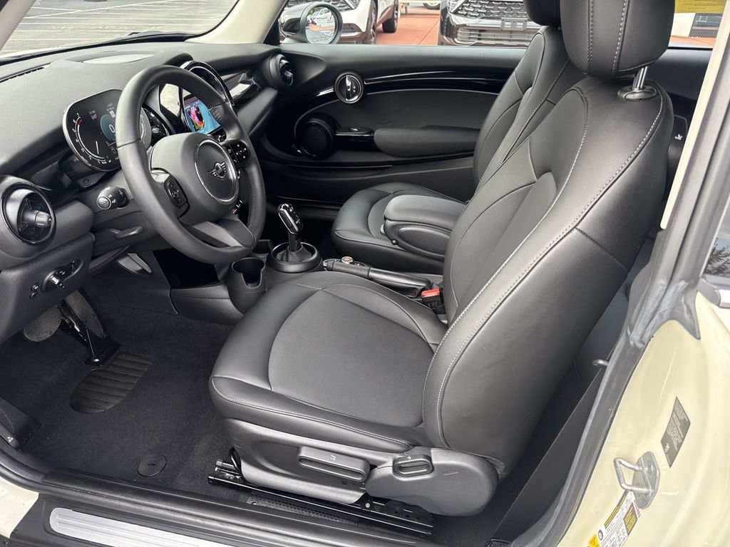 Used 2022 MINI Cooper 2-Door Hardtop image 14