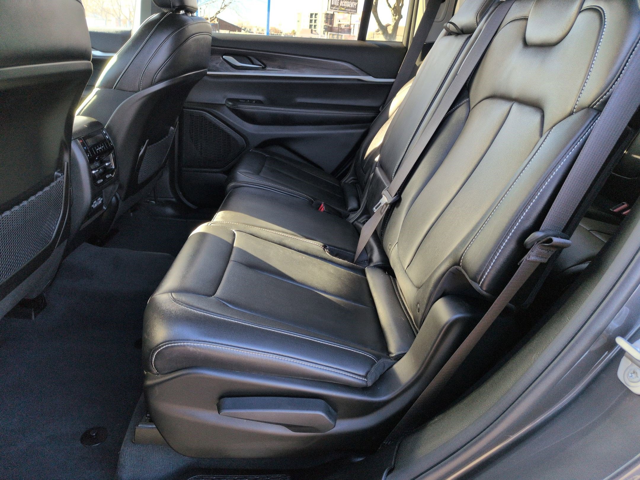 Used 2023 Jeep Grand Cherokee L Limited w/ Trailer Tow Group (B) image 29