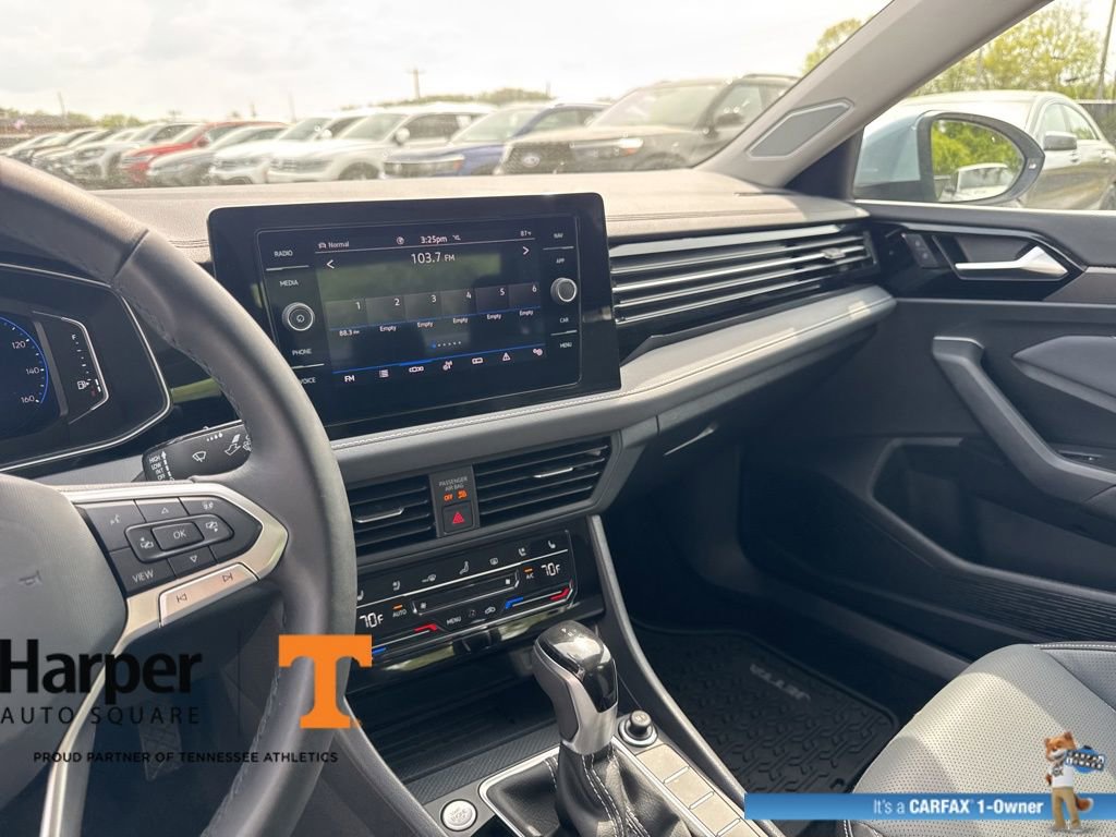 Used 2025 Volkswagen Jetta SEL image 16