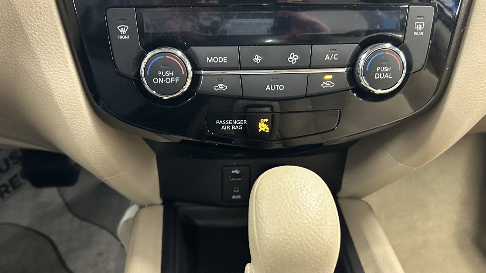 Used 2015 Nissan Rogue SV image 30