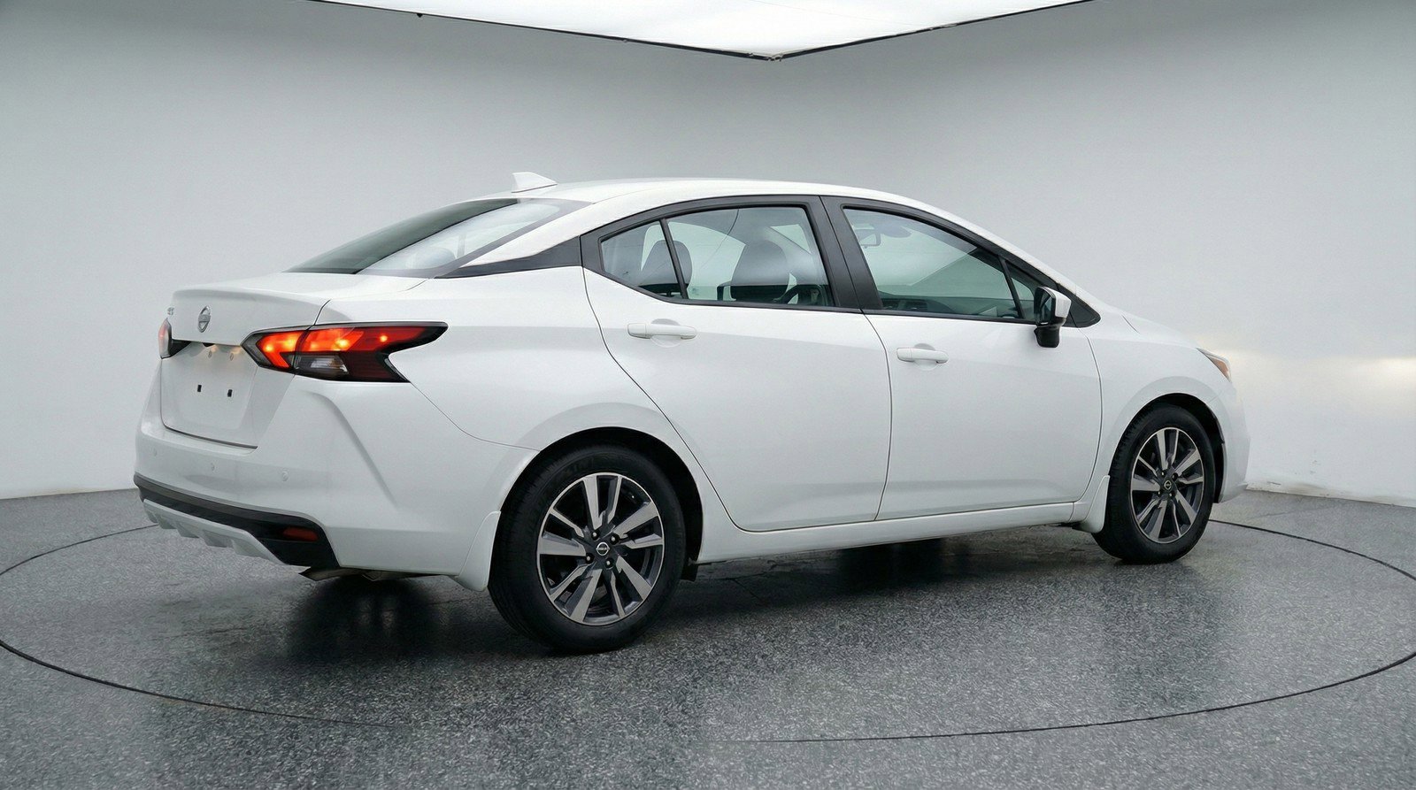 Used 2025 Nissan Versa SV image 9