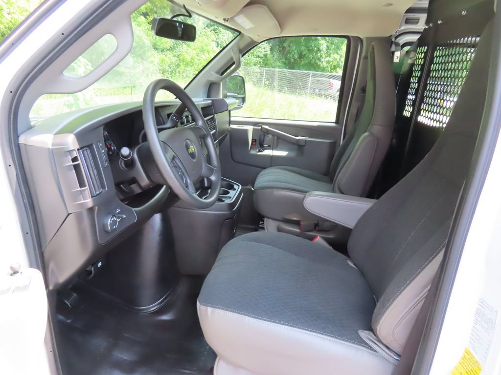 Used 2025 Chevrolet Express 2500 w/ Driver Convenience Package RWD image 23