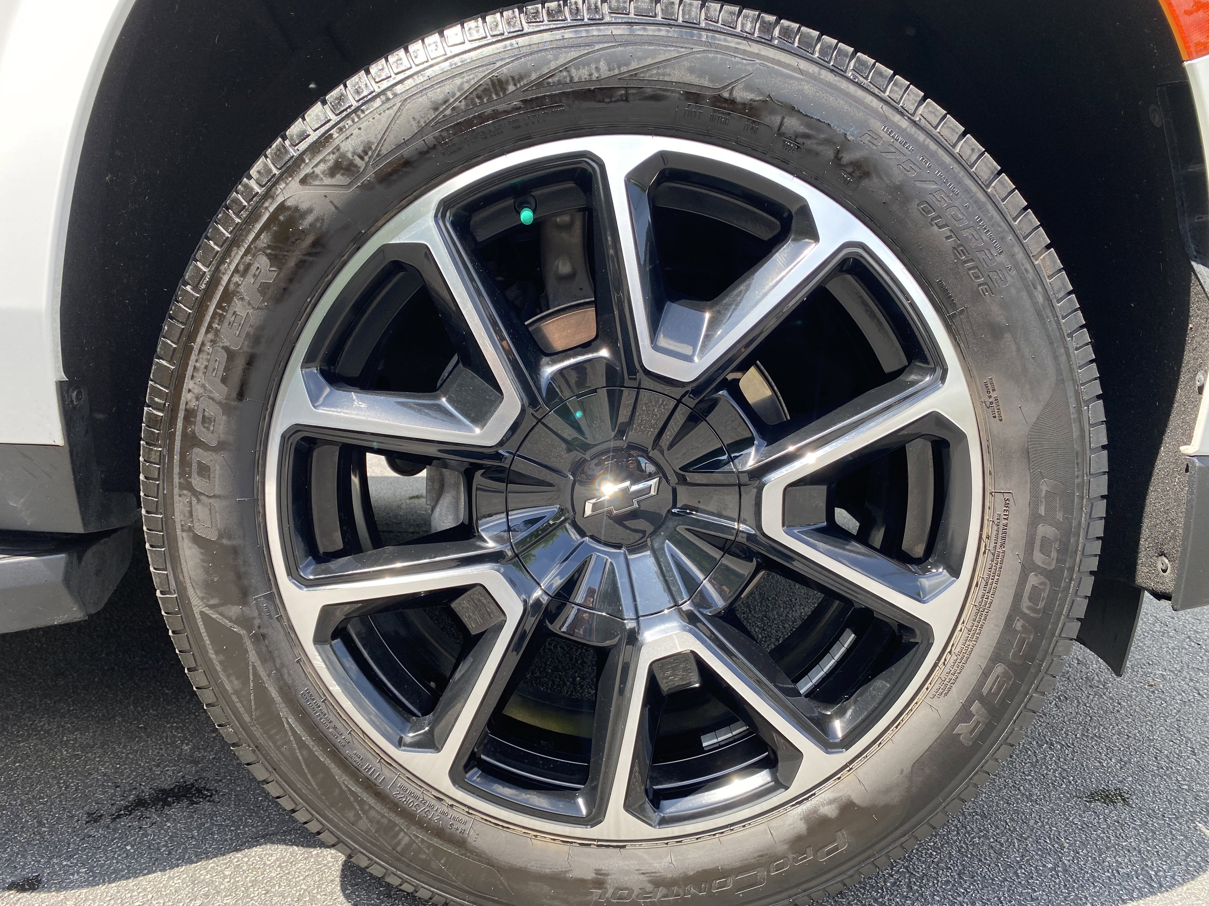 Used 2022 Chevrolet Tahoe RST w/ Luxury Package AWD/4WD image 13