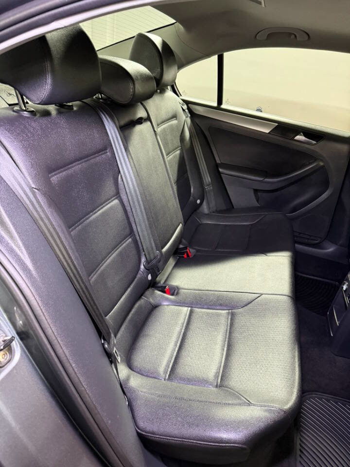Used 2012 Volkswagen Jetta SEL image 18