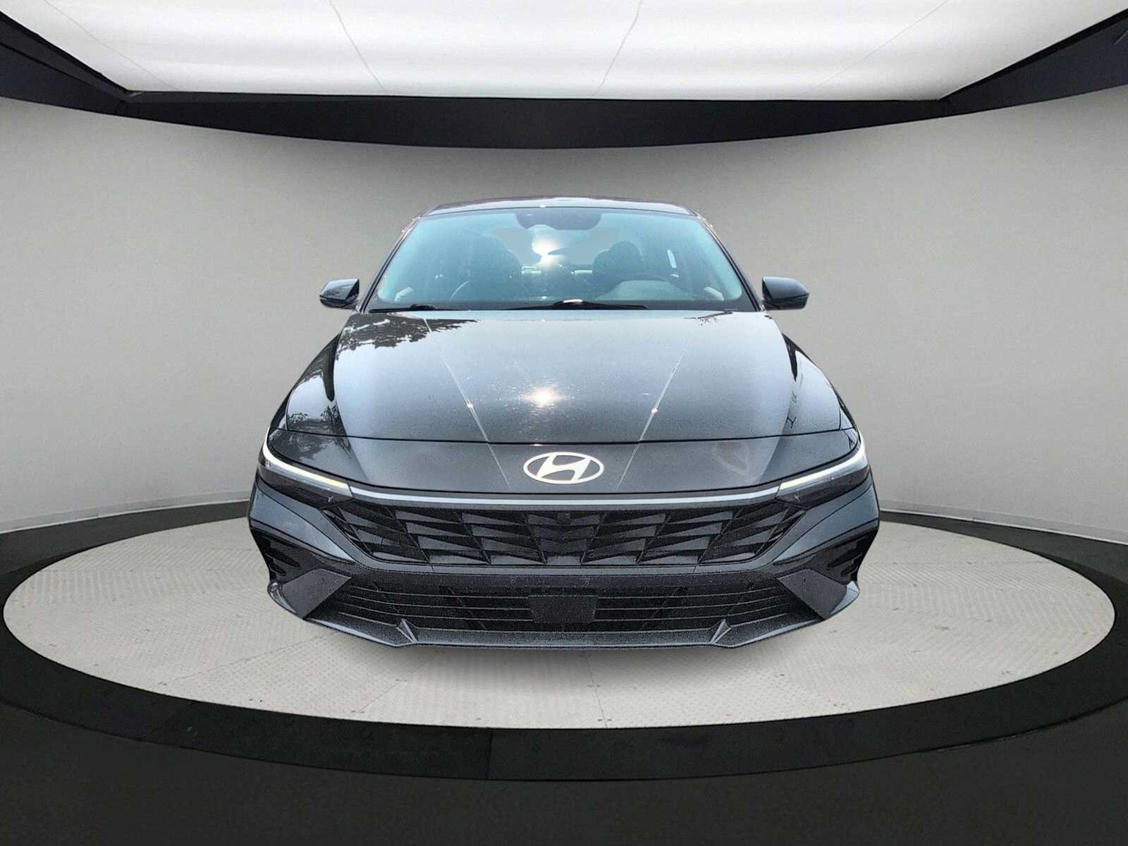 Used 2024 Hyundai Elantra Limited FWD image 3
