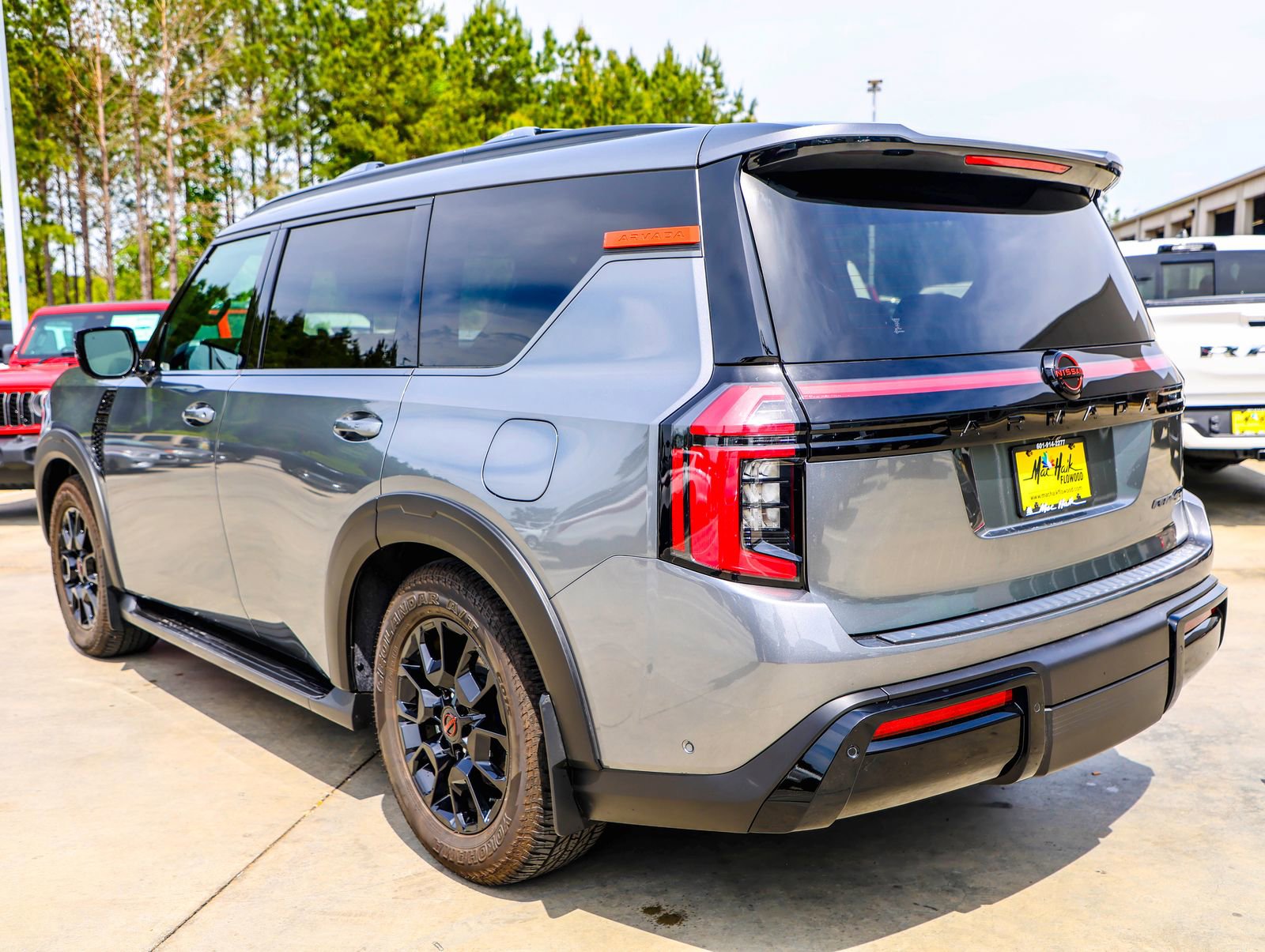 Used 2025 Nissan Armada PRO-4X w/ Pro-4X Premium Package AWD/4WD image 7