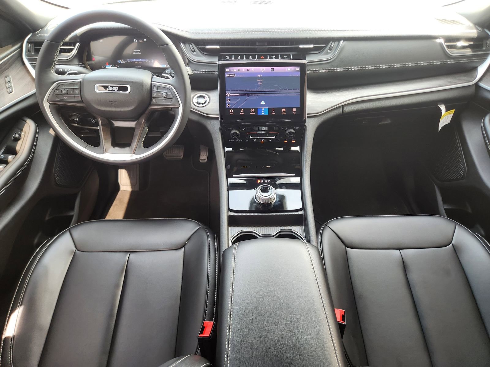 Used 2025 Jeep Grand Cherokee Limited RWD image 28