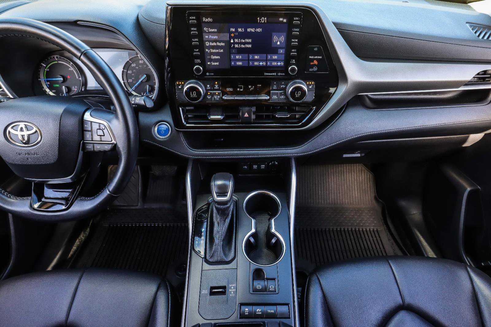 Used 2021 Toyota Highlander XLE image 31