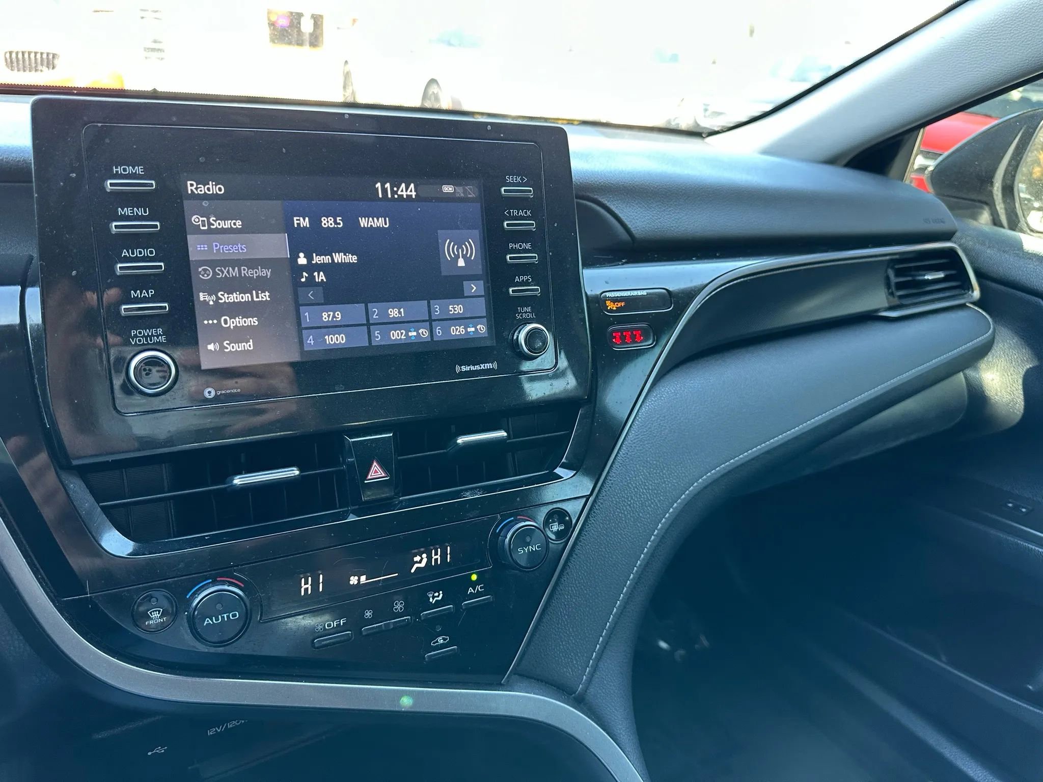 Used 2022 Toyota Camry SE image 26