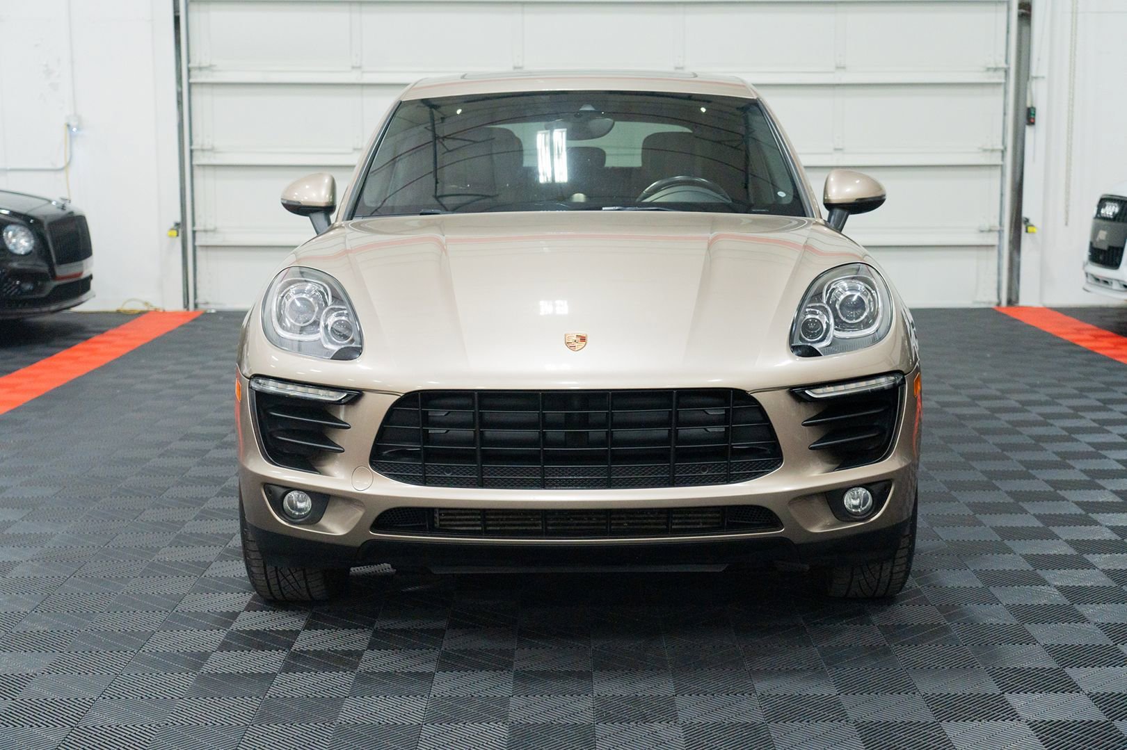 Used 2017 Porsche Macan AWD/4WD image 2