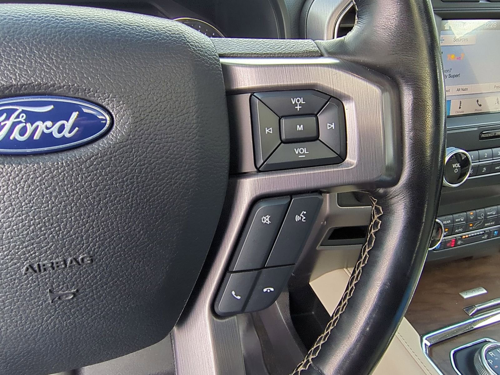 Used 2019 Ford Expedition Platinum image 30