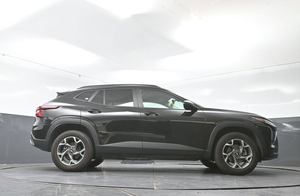 Used 2025 Chevrolet Trax LT FWD image 51
