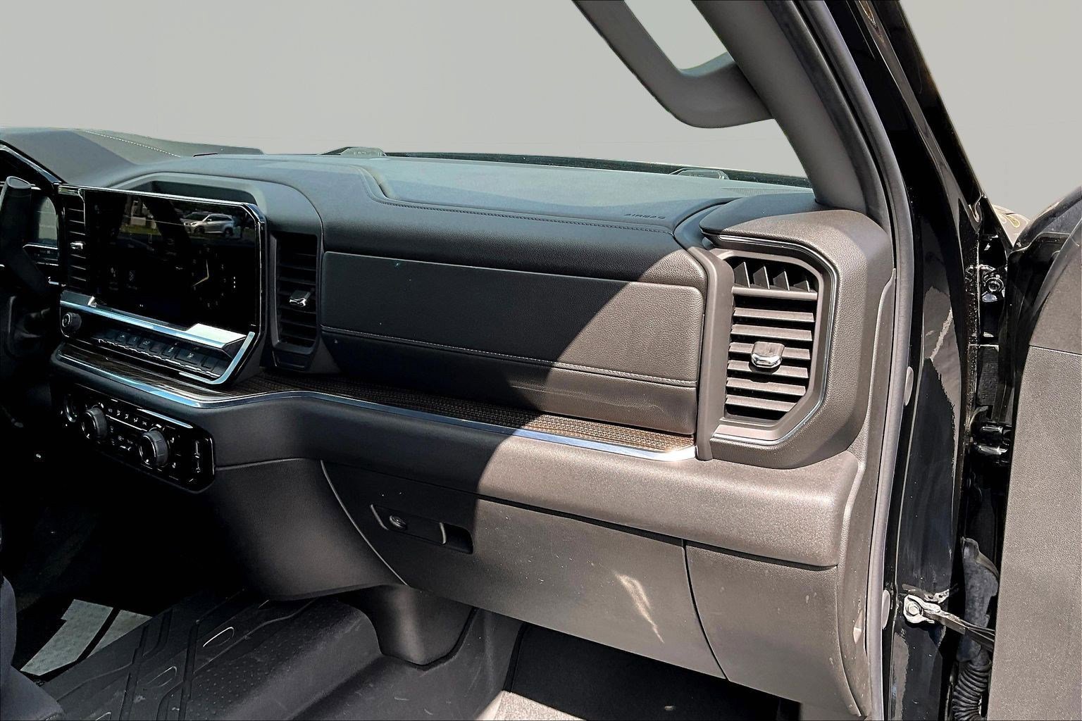 Used 2024 Chevrolet Silverado 1500 LT image 26
