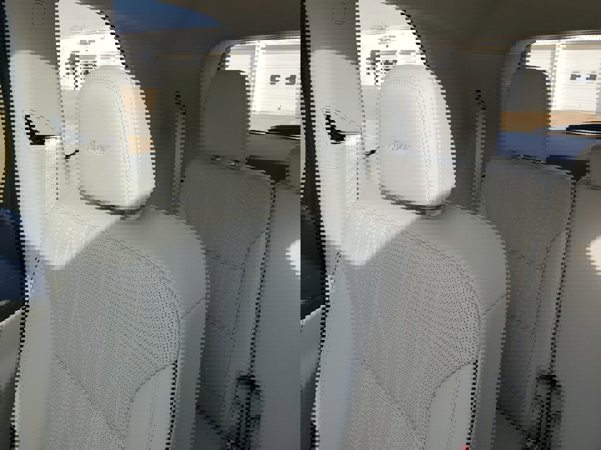 Used 2025 Buick Enclave Avenir image 13