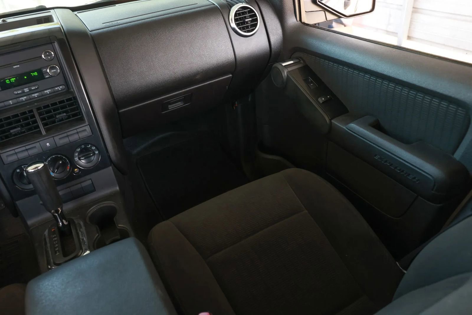 Used 2009 Ford Explorer Sport Trac XLT image 22