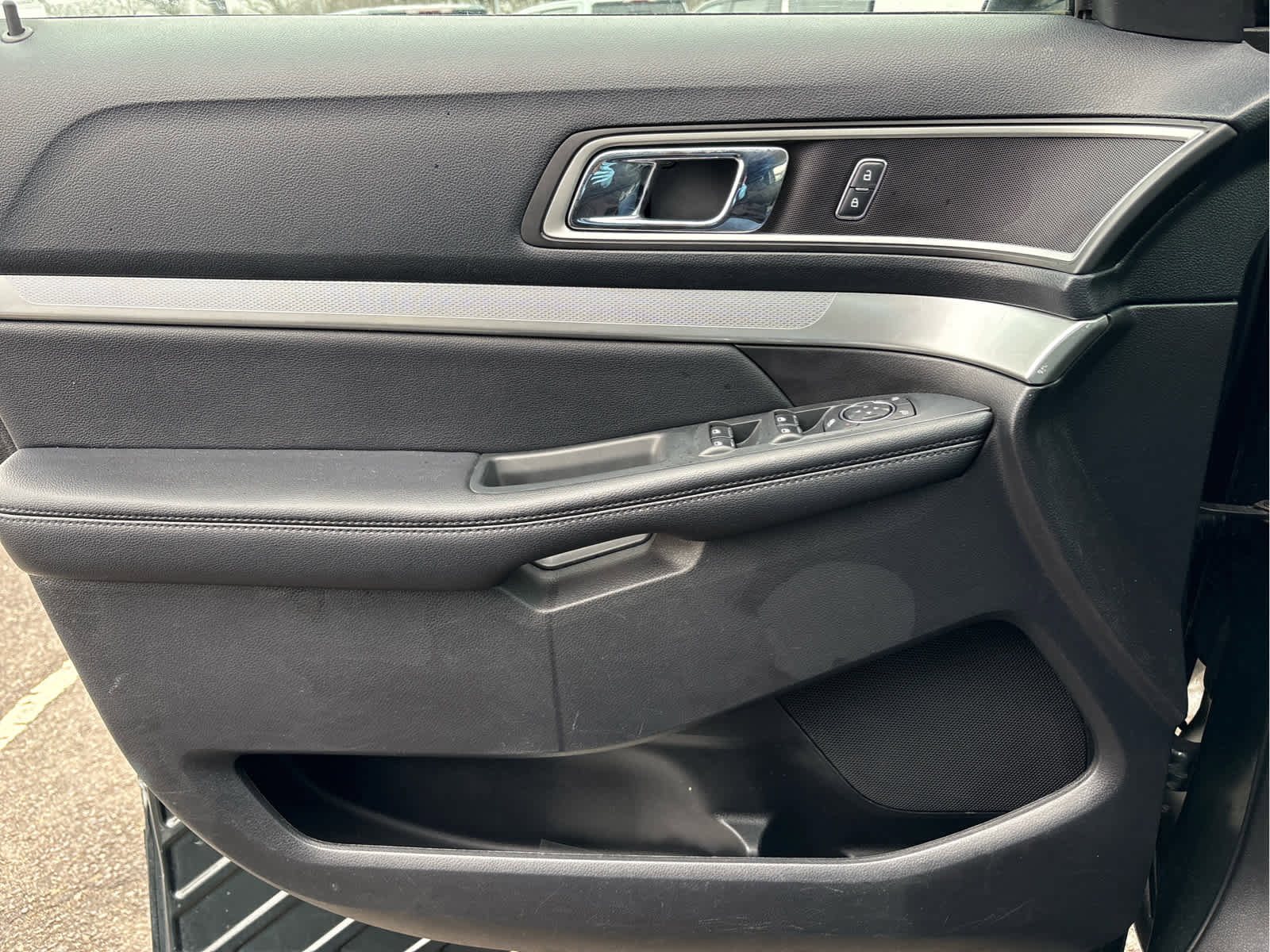 Used 2016 Ford Explorer XLT w/ Equipment Group 202A image 32