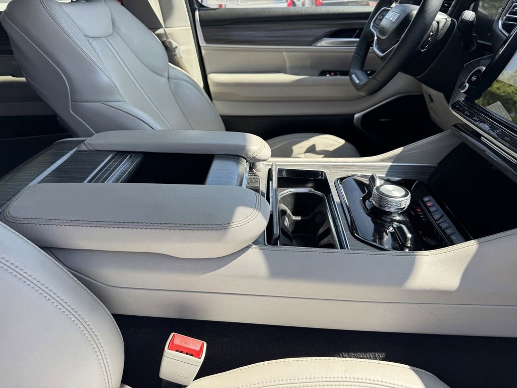 Used 2024 Jeep Wagoneer Series III image 8