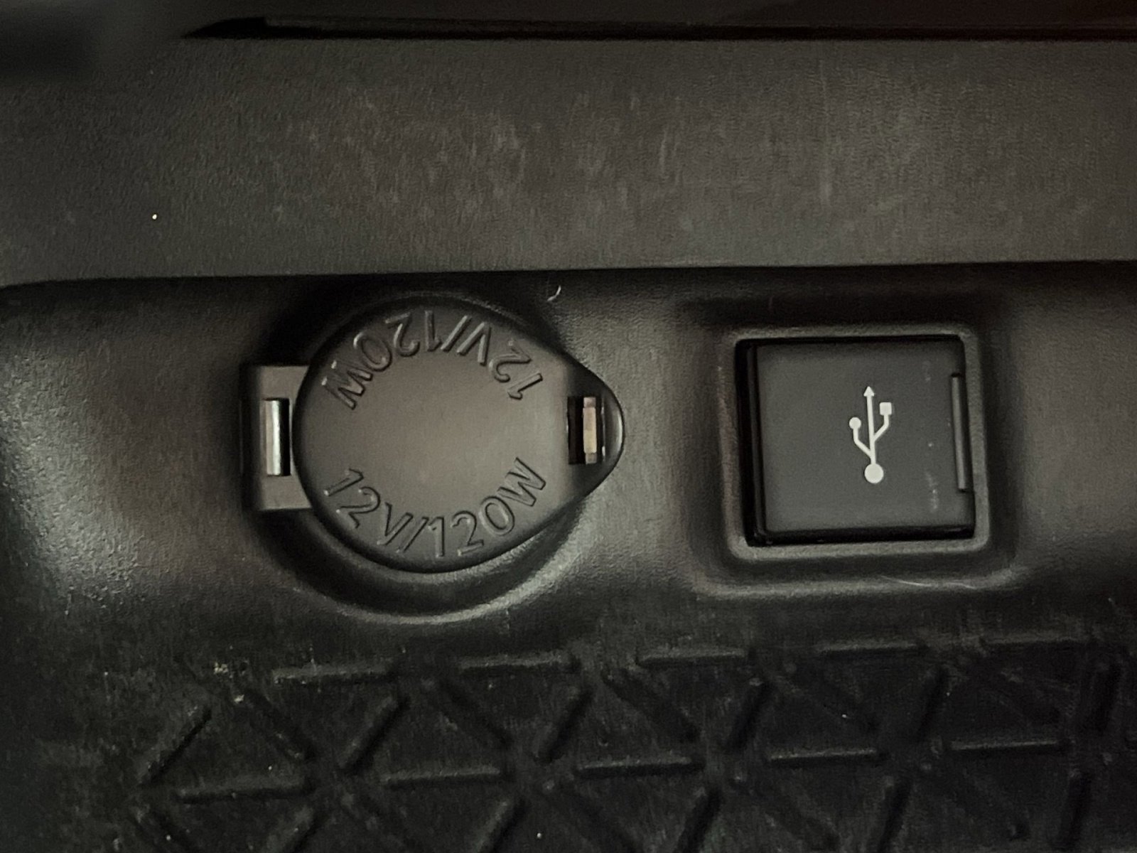 Used 2020 Toyota RAV4 XLE image 31