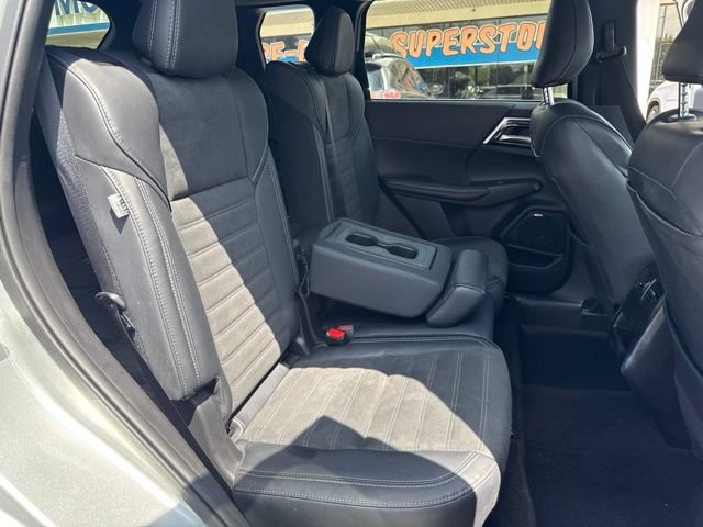 Used 2025 Mitsubishi Outlander SE FWD image 15