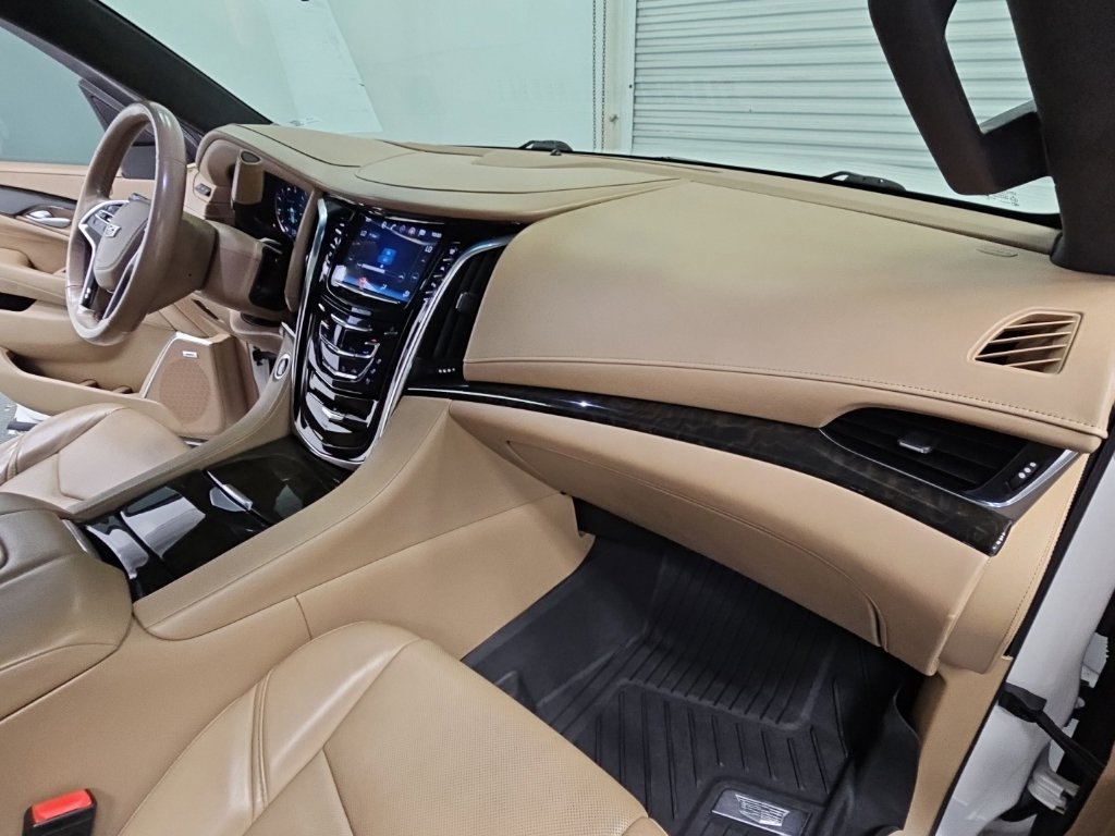 Used 2019 Cadillac Escalade ESV Platinum RWD image 46