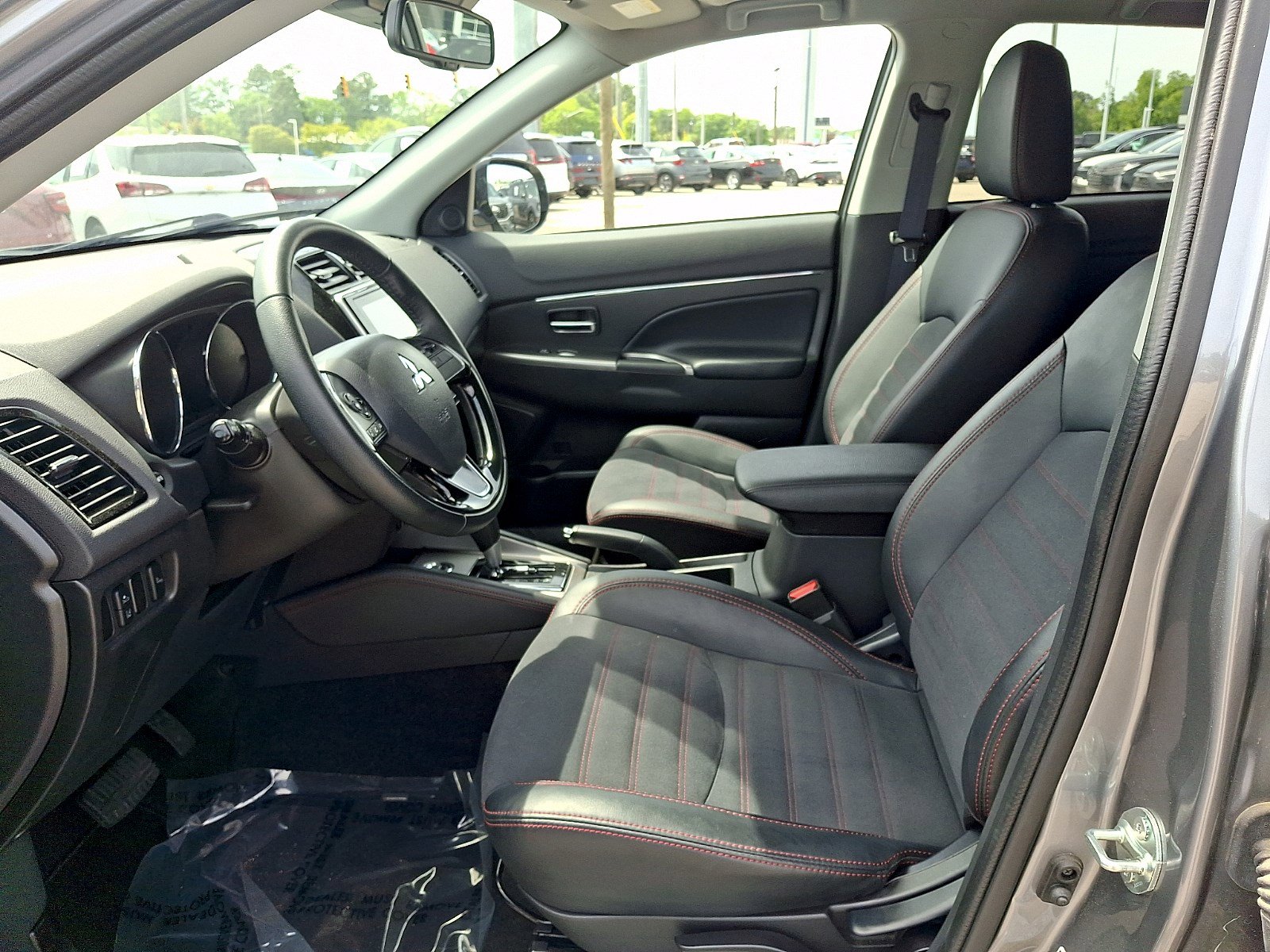 Used 2025 Mitsubishi Outlander Sport SE image 12