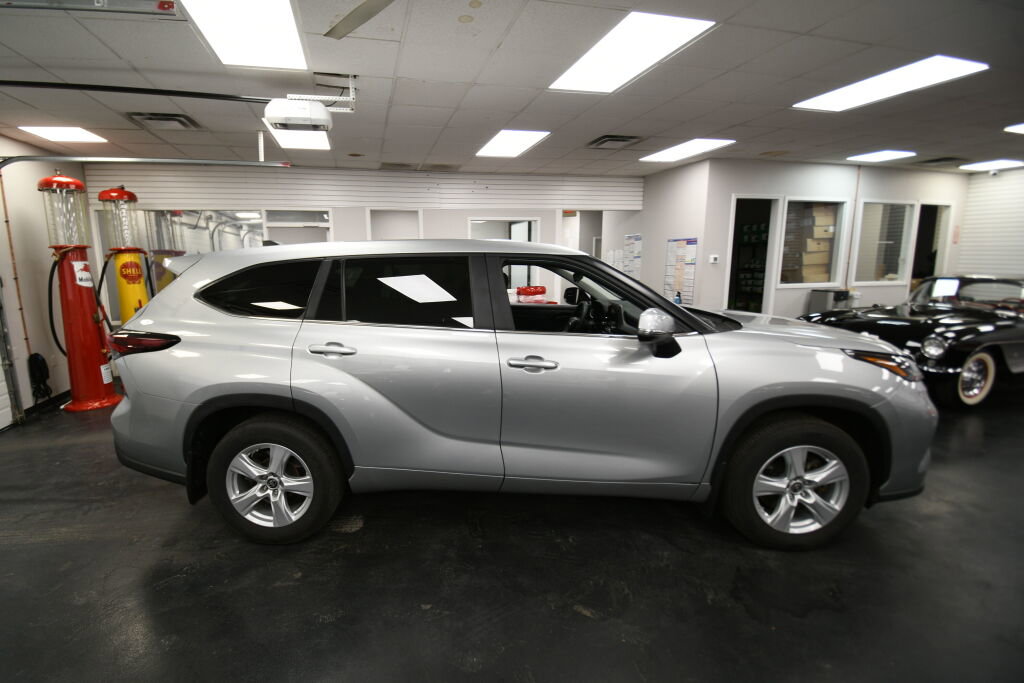 Certified 2024 Toyota Highlander LE image 8