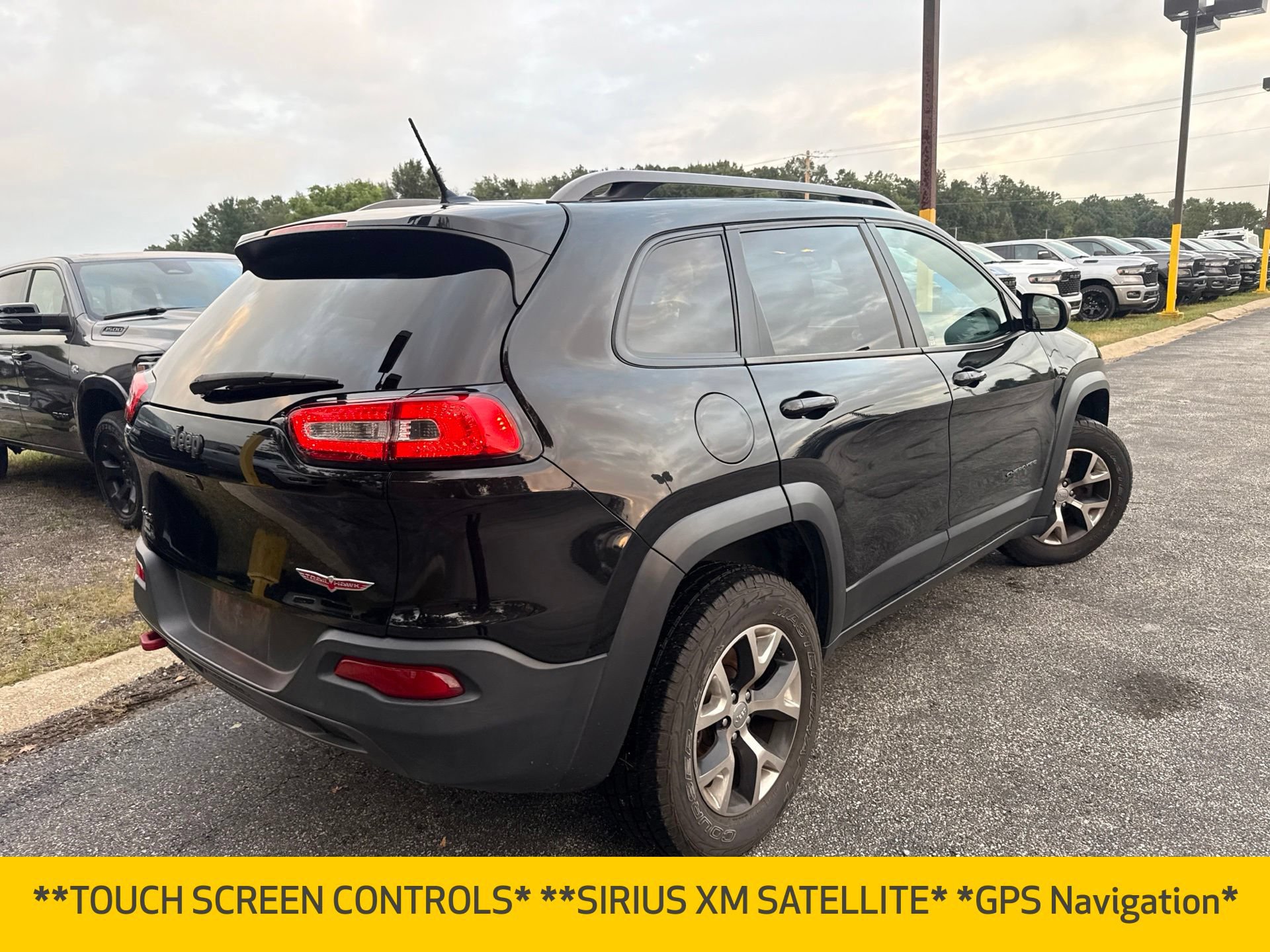 Used 2014 Jeep Cherokee Trailhawk w/ Comfort/Convenience Group AWD/4WD image 9