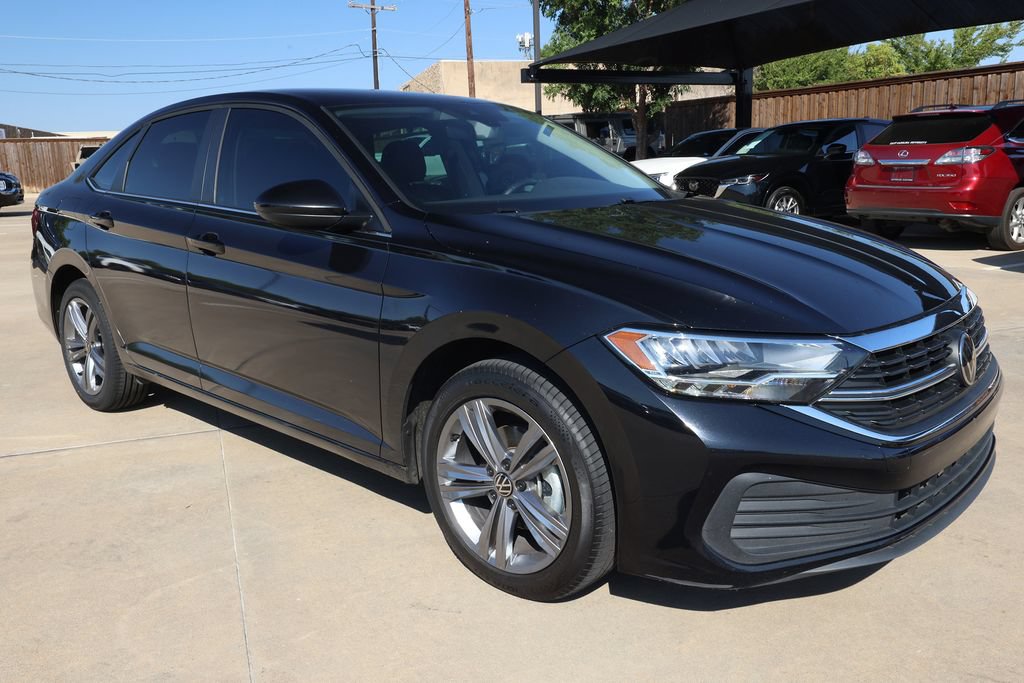 Used 2024 Volkswagen Jetta SE FWD image 3