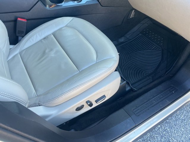 Used 2018 Ford Explorer XLT w/ Equipment Group 202A image 24