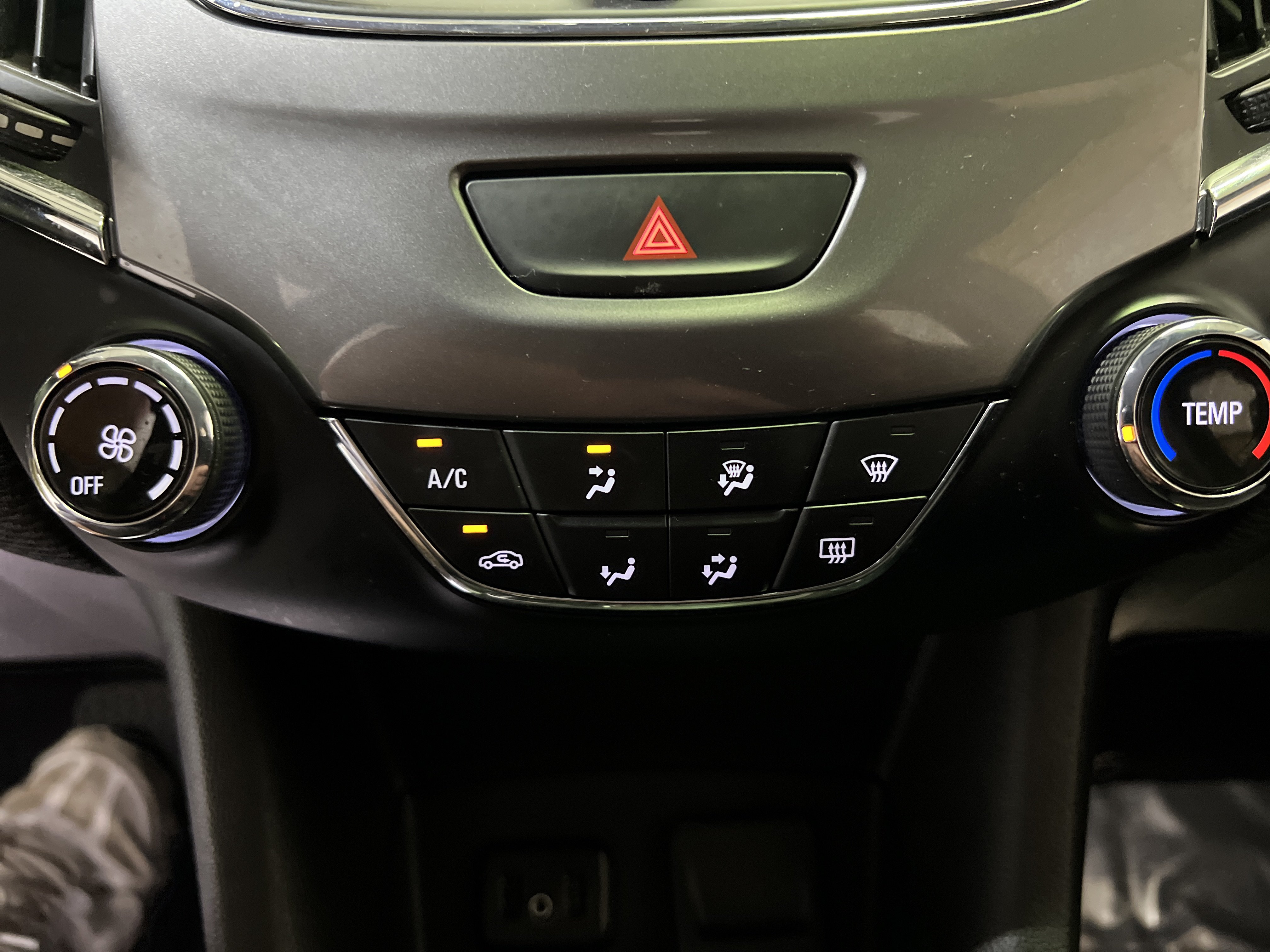 Used 2019 Chevrolet Cruze LS w/ LS Convenience Package FWD image 20