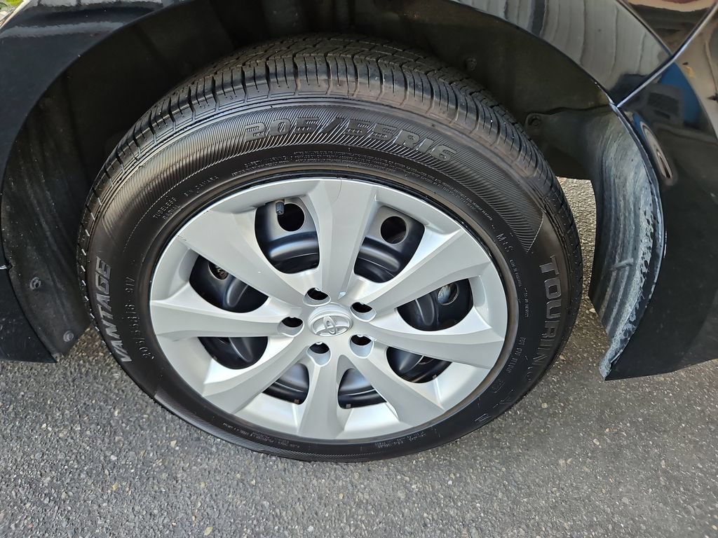 Used 2024 Toyota Corolla LE FWD image 27