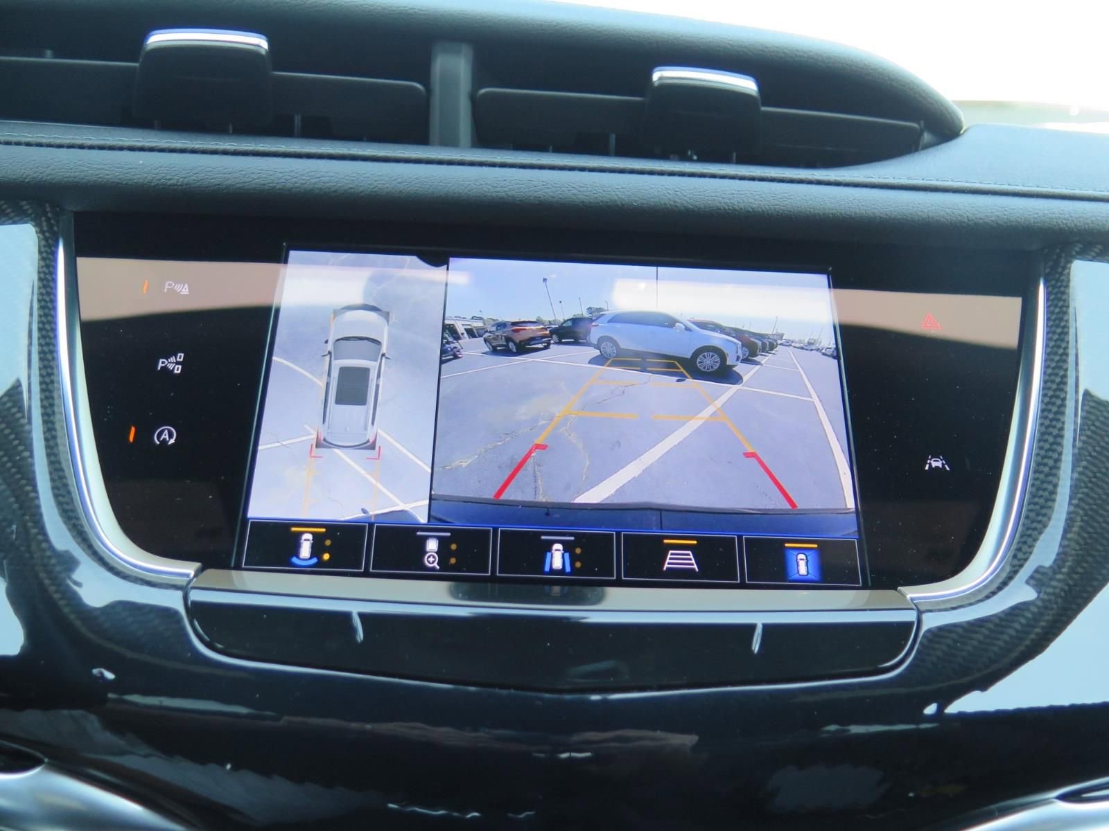 Used 2025 Cadillac XT6 Sport w/ Technology Package image 17