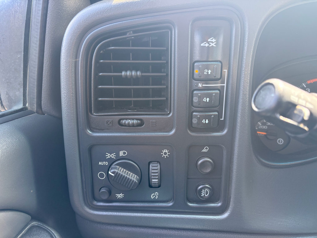 Used 2005 Chevrolet Silverado 2500 LS w/ Heavy-Duty Power Package AWD/4WD image 15