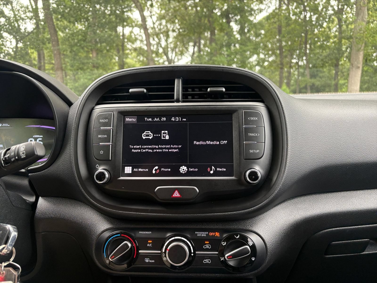 Used 2025 Kia Soul LX w/ LX Technology Package FWD image 17