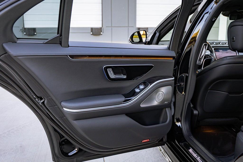 Used 2023 Mercedes-Benz S 500 4MATIC w/ AMG Line image 35