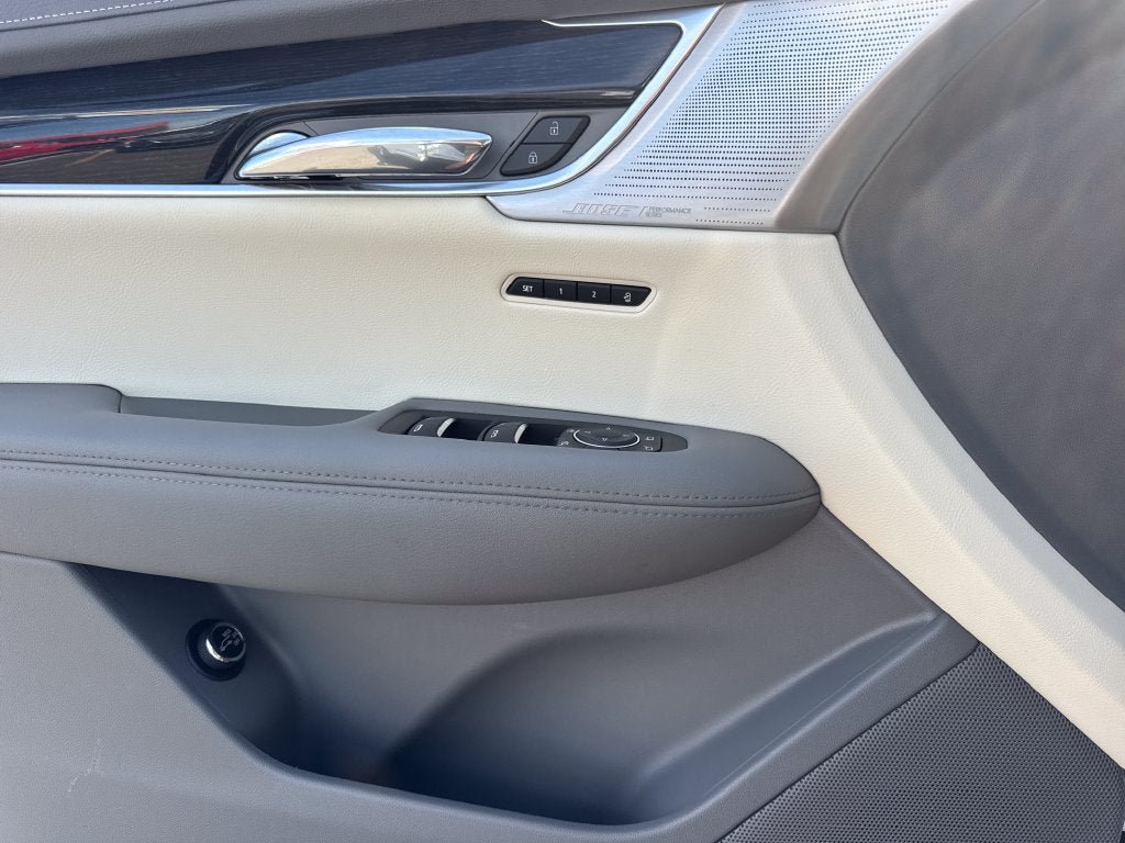 Certified 2024 Cadillac XT6 Premium Luxury w/ LPO, Floor Liner Package AWD/4WD image 22