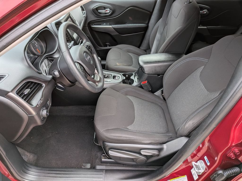 Used 2019 Jeep Cherokee Latitude w/ Popular Appearance Group FWD image 15