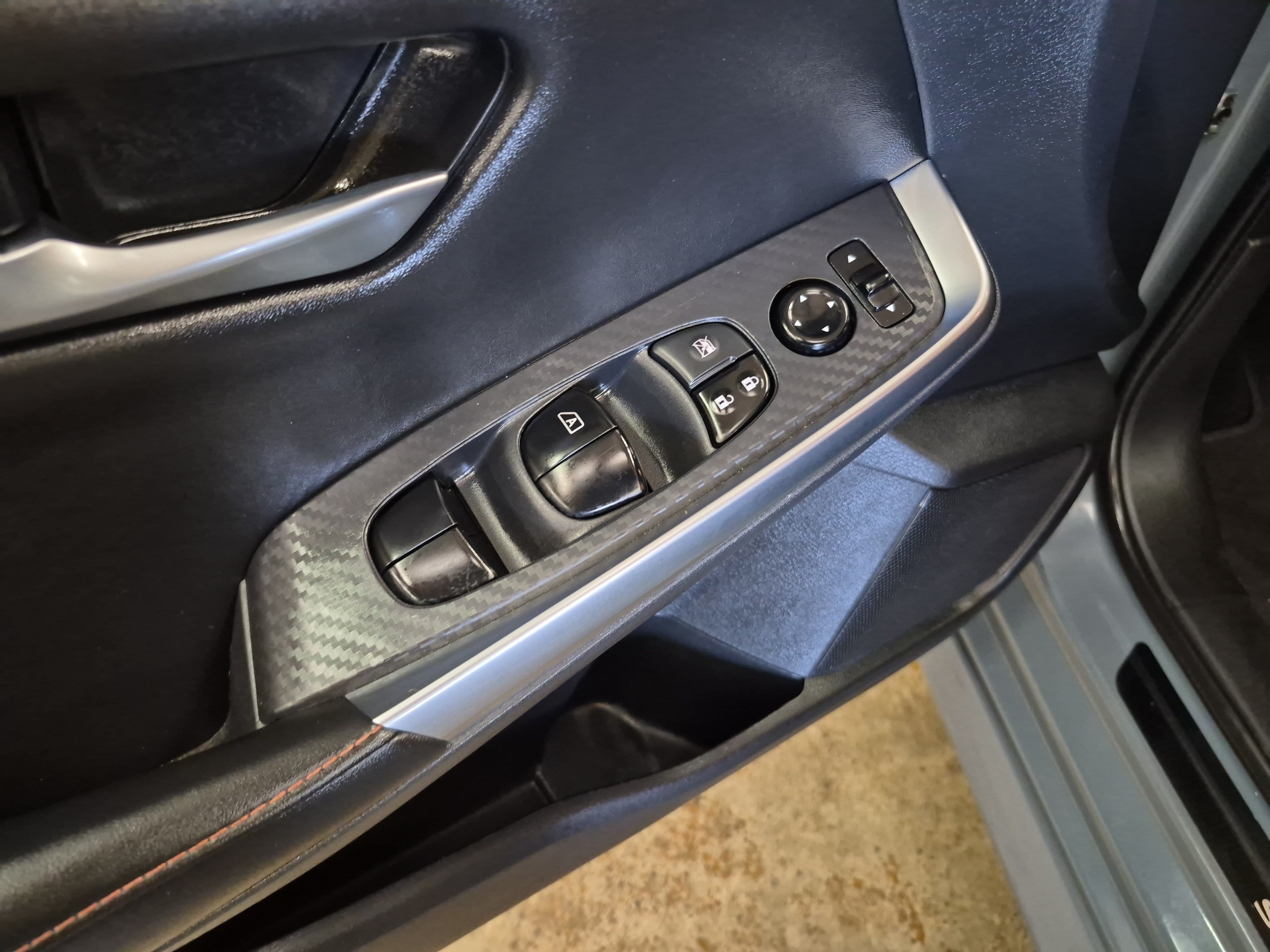 Used 2025 Nissan Sentra SR FWD image 16