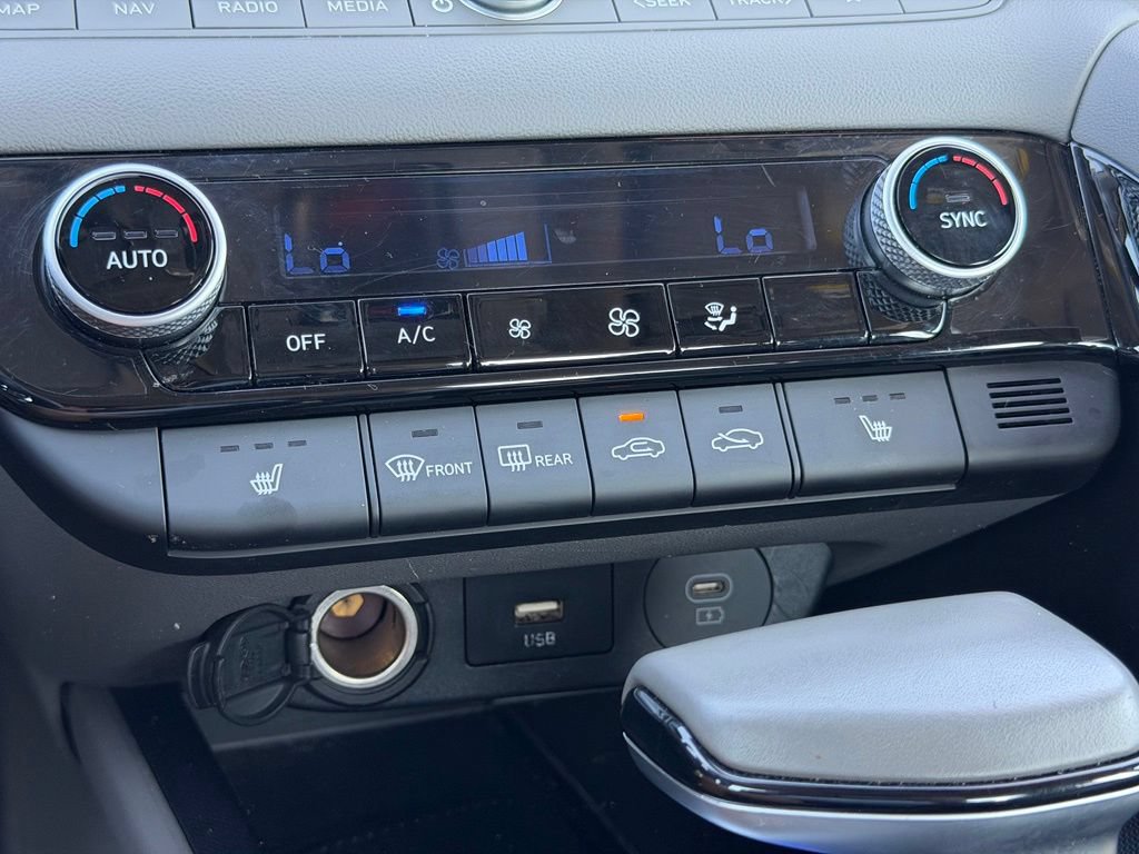 Used 2025 Hyundai Elantra SEL FWD image 21