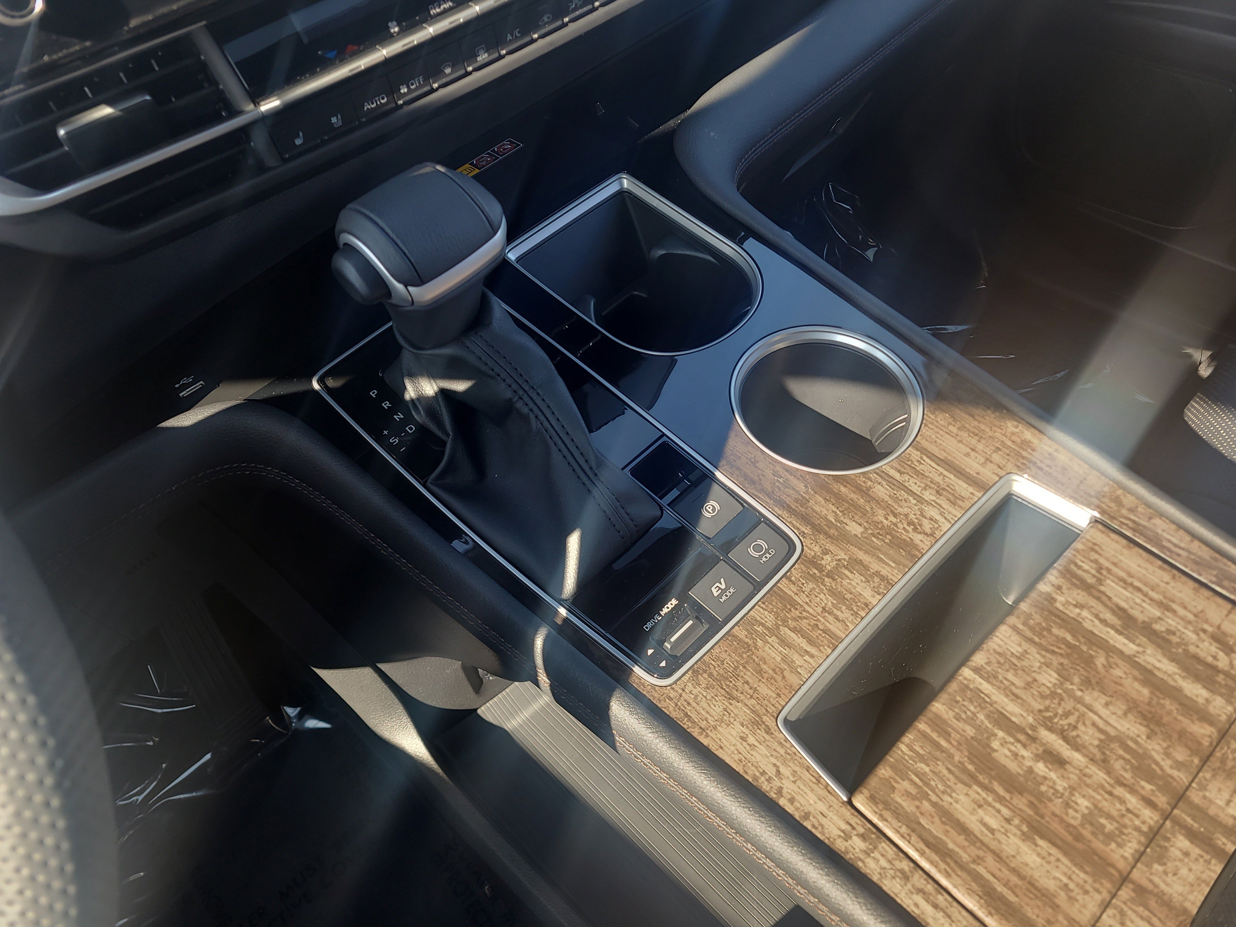 Used 2025 Toyota Sienna Limited image 22