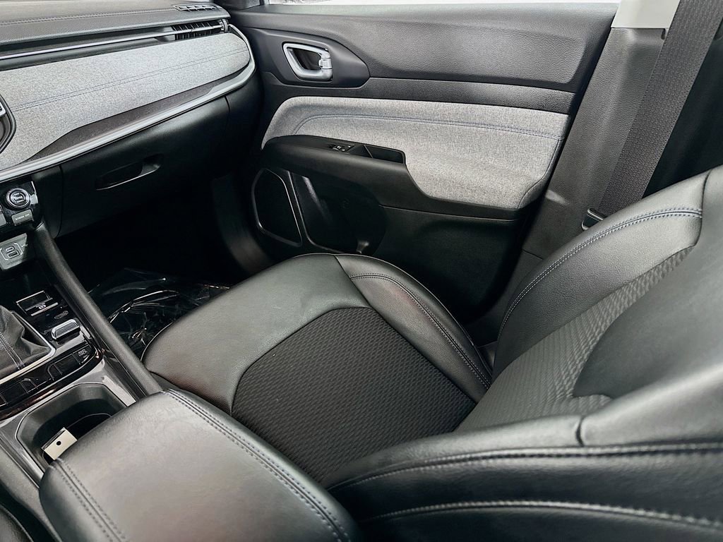 Certified 2022 Jeep Compass Latitude w/ Convenience Group image 34