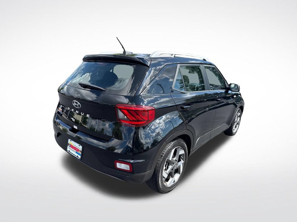 Used 2024 Hyundai Venue SEL FWD image 5