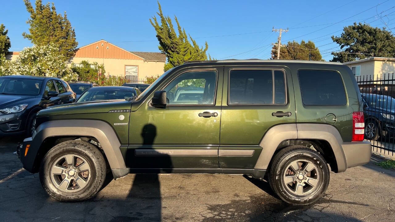 Used 2011 Jeep Liberty Renegade w/ Navigation Convenience Group image 7