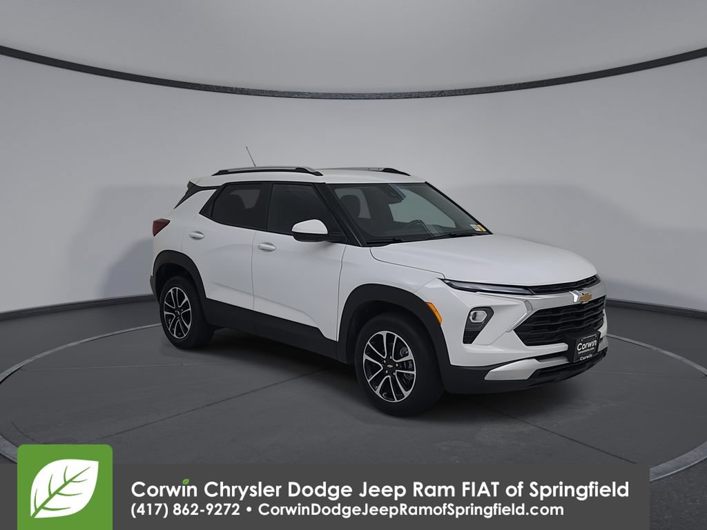 Used 2025 Chevrolet TrailBlazer LT AWD/4WD image 3