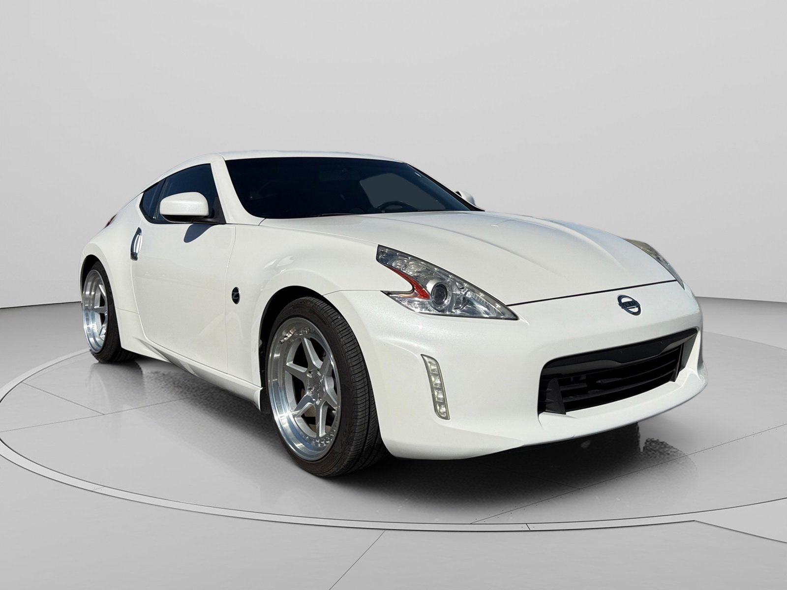 Used 2017 Nissan 370Z Coupe RWD image 7