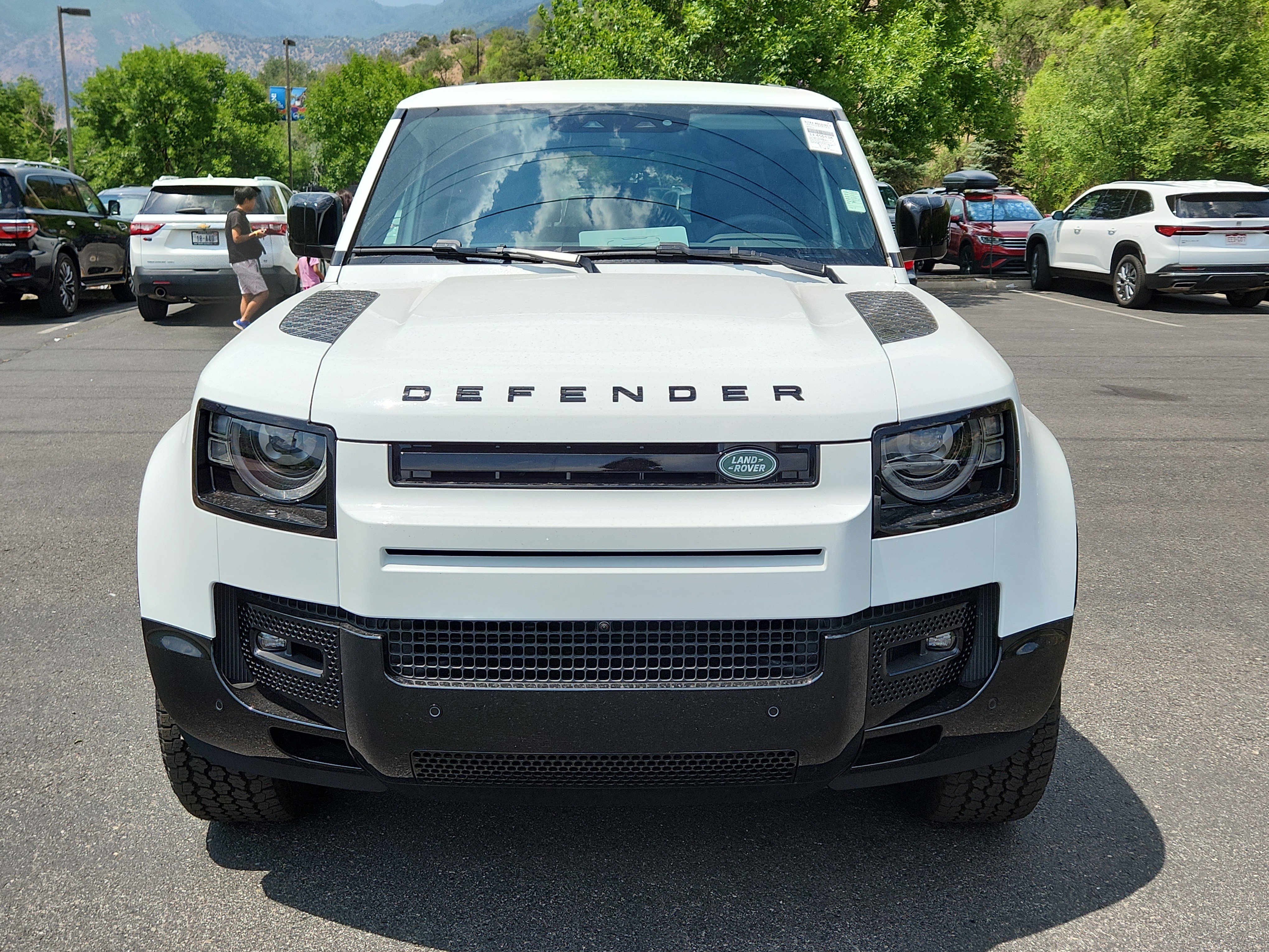 New 2025 Land Rover Defender 110 X-Dynamic SE image 7