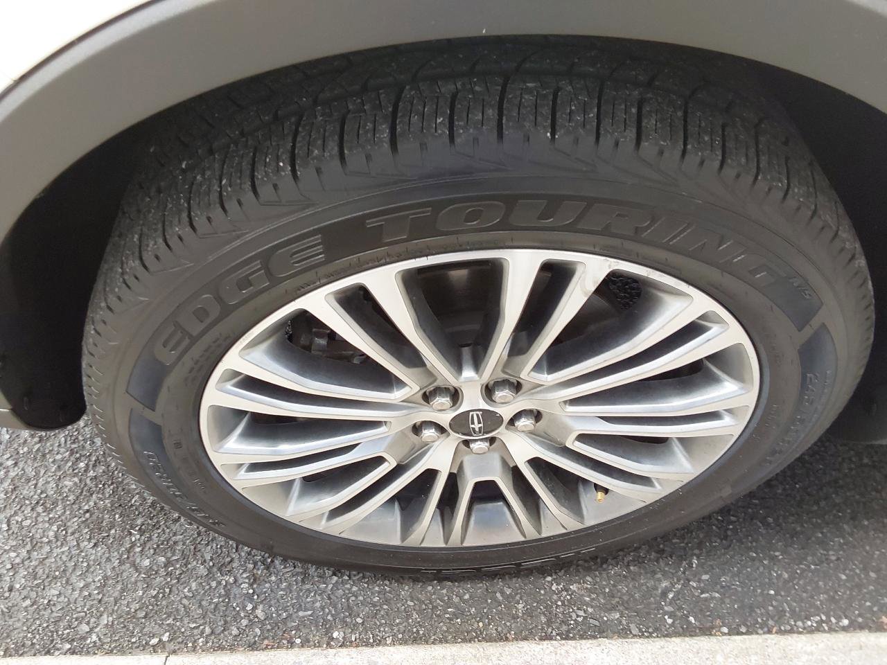 Used 2016 Lincoln MKX Reserve w/ Climate Package image 11