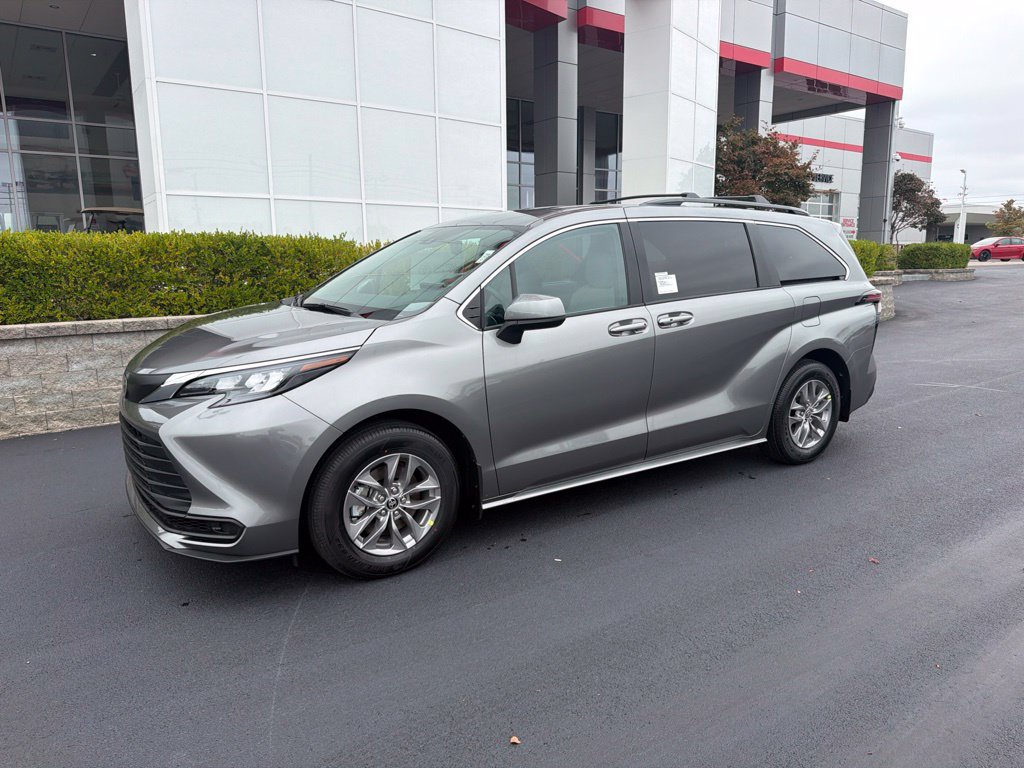 New 2026 Toyota Sienna LE