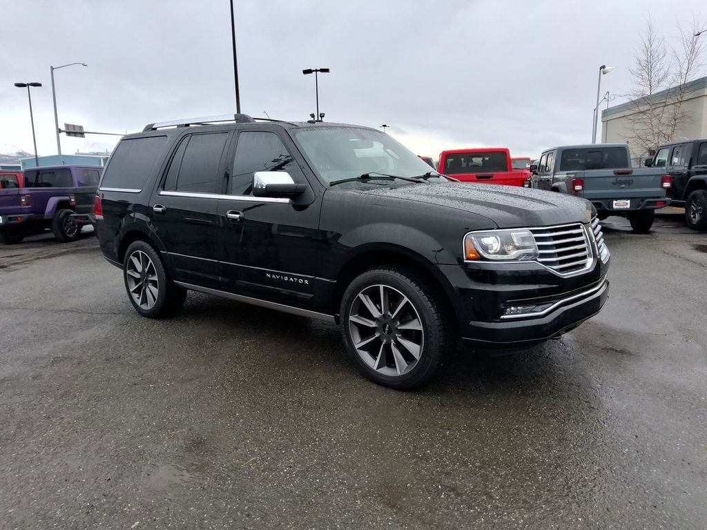 Used 2017 Lincoln Navigator Reserve AWD/4WD image 2